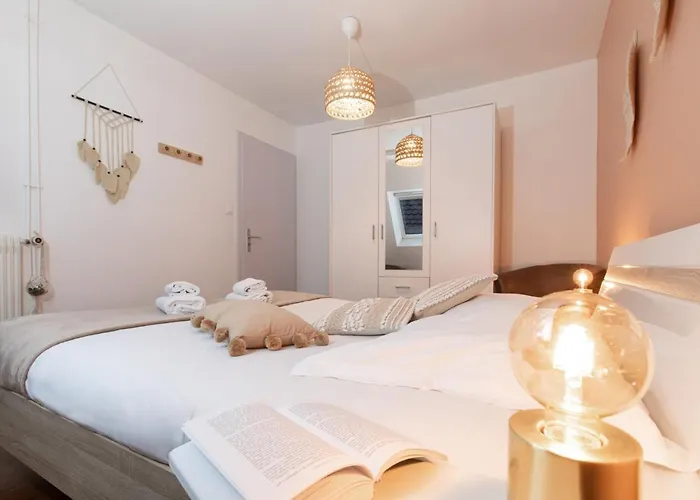 La Loge By \